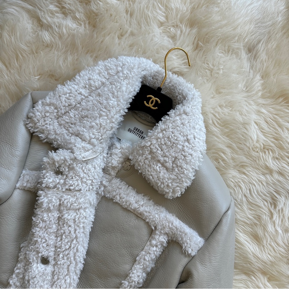 Chic Shearling Leather Jacket - Picture 4 of 4